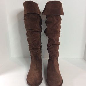 B. Makowsky Suede Boots with Ruching Size 9